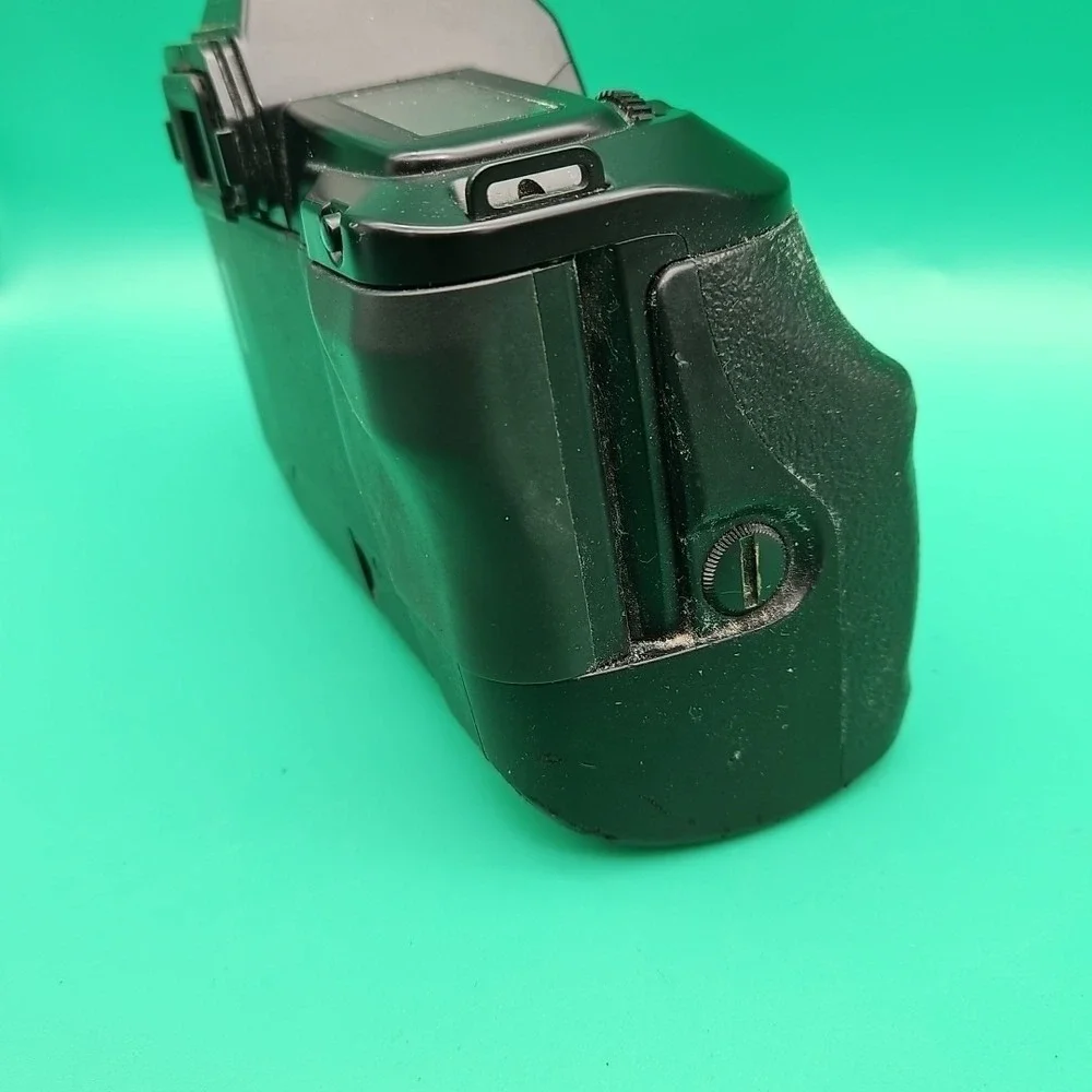 Canon EOS 650 35mm SLR Film Camera Body Only‎ Untested As Is
